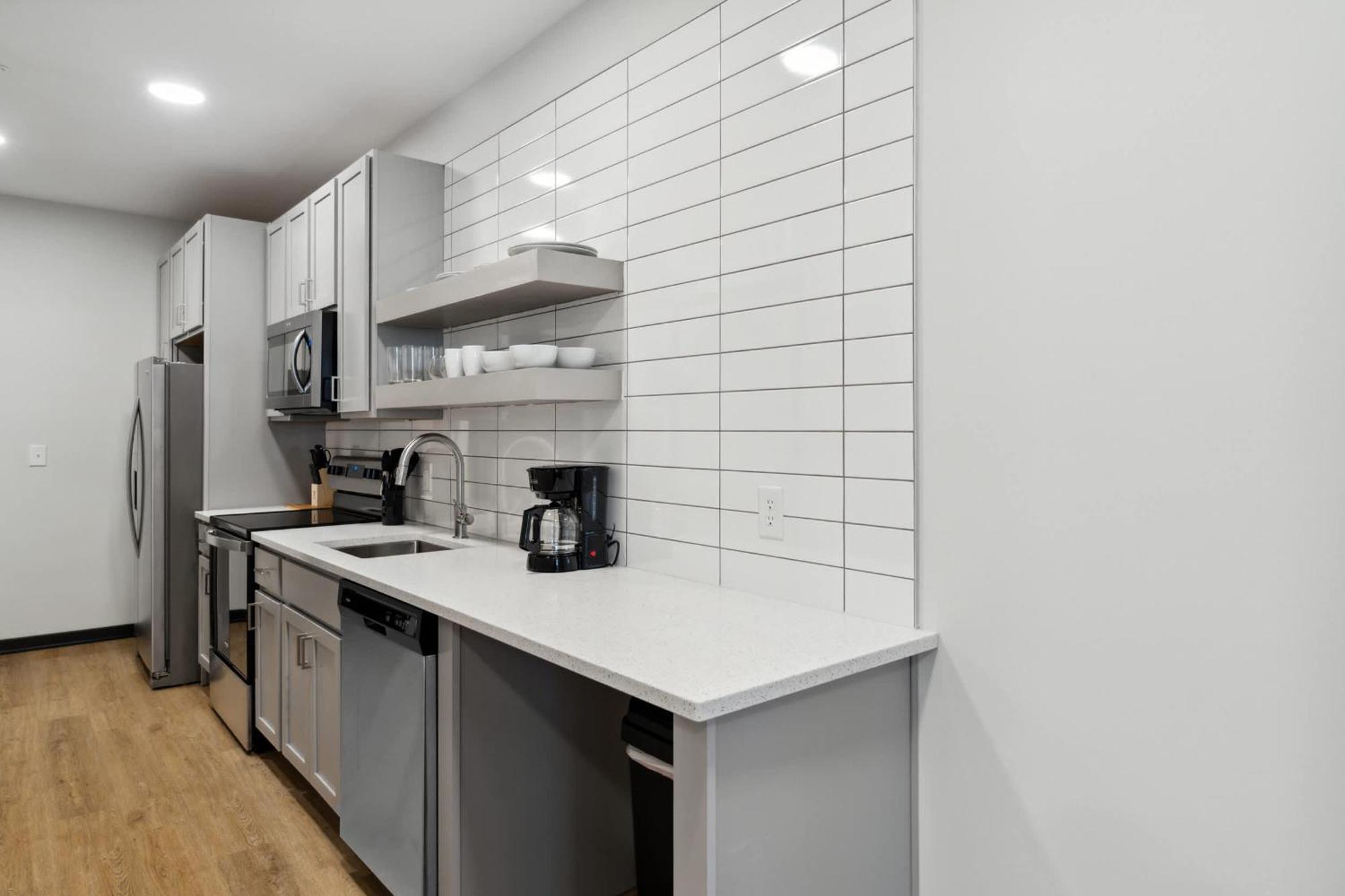 Cozysuites Mass With Parking Lounge & Roof Deck #38 Apartment Indianapolis